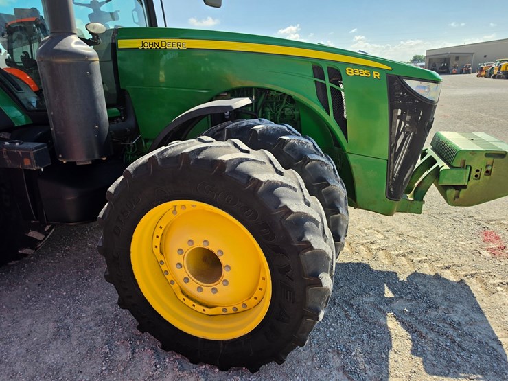 2012-john-deere-8335r-image-23