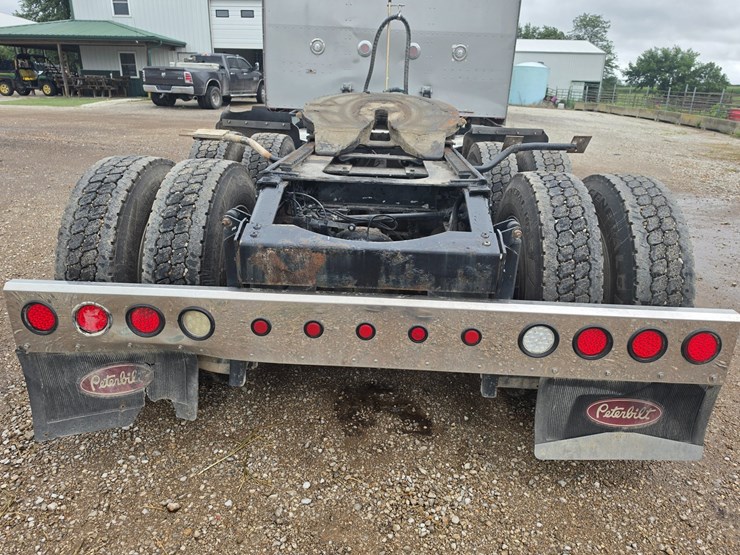 2006-peterbilt-379-image-57