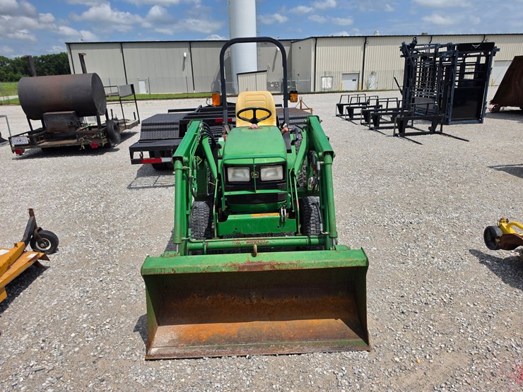 1999-john-deere-4100-image-3