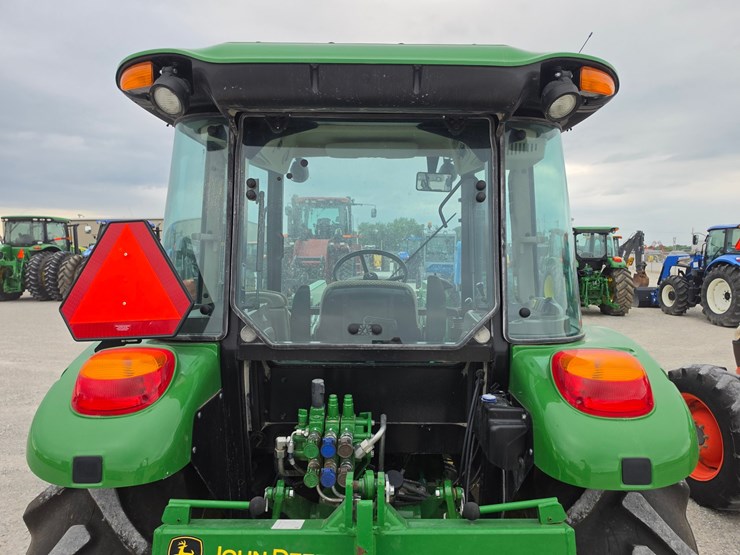 2023-john-deere-5100e-image-17