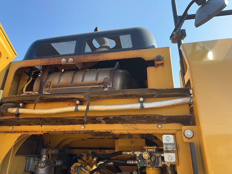 2015-caterpillar-326fl-image-22