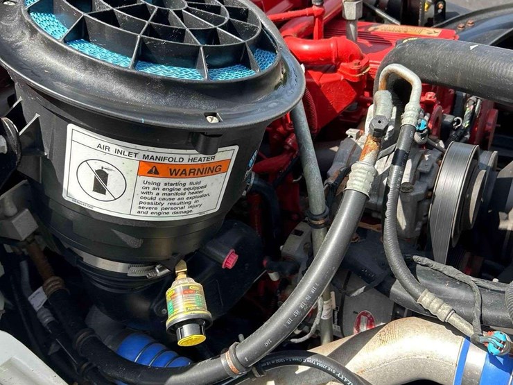 2018-freightliner-m2-106-image-64