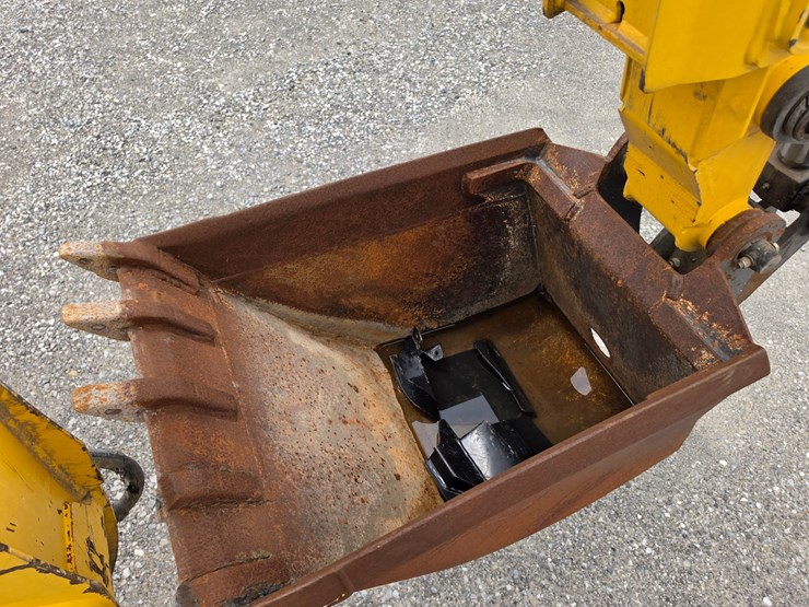 2022-new-holland-b95c-image-16