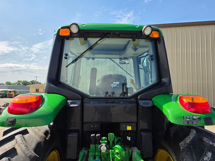 2019-john-deere-6110m-image-13