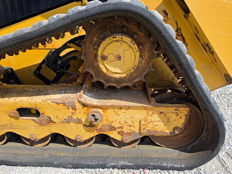 2021-caterpillar-299d3-image-15
