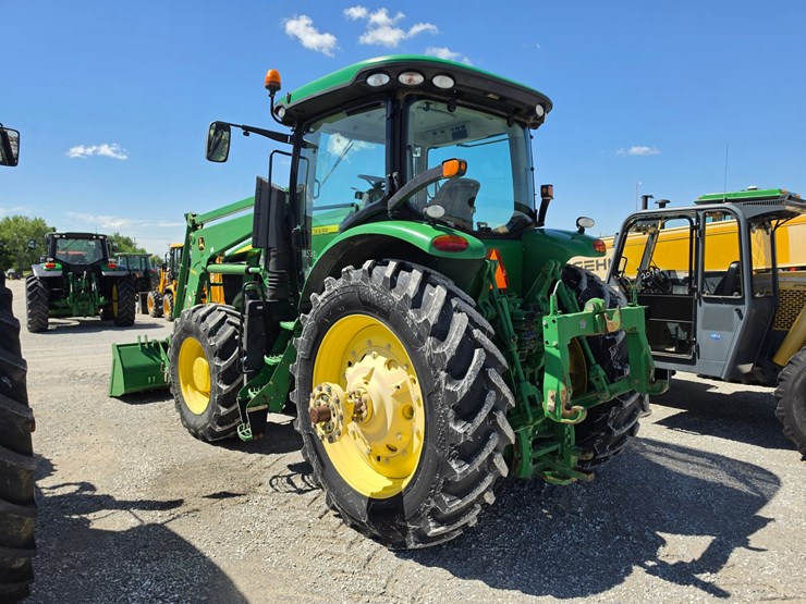 2014-john-deere-7210r-image-15