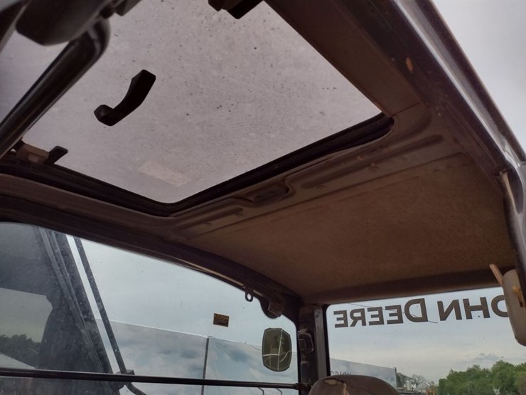 deere-270d-lc-image-10