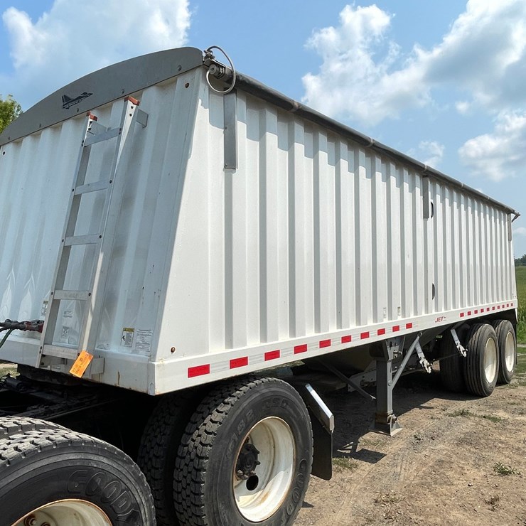 #1260 • 2013 Jet-Co Tandem Axle 26' Grain Trailer (Has WI Title)