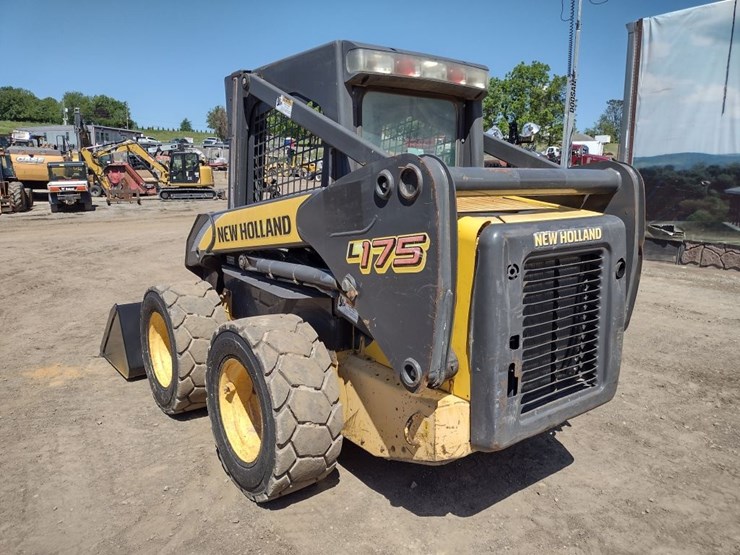 new-holland-l175-image-25