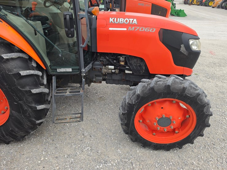 2015-kubota-m7060-image-36