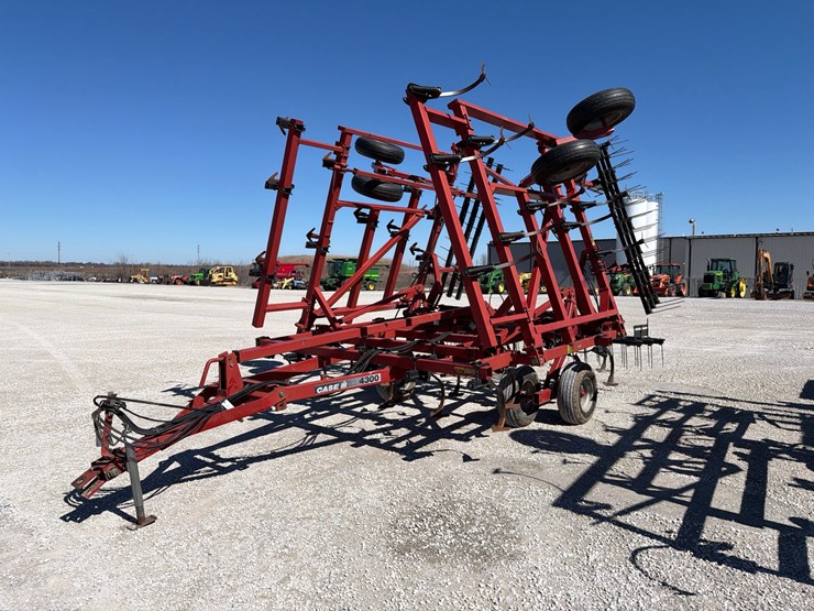 case-ih-4300-image-8