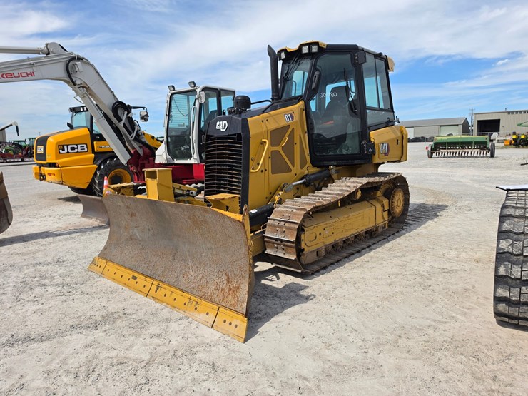 2021-caterpillar-d1-image-27