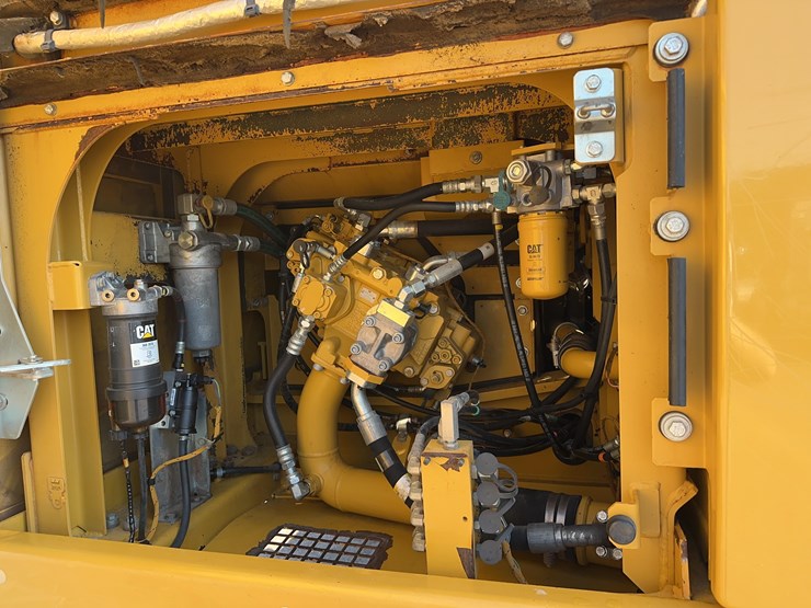 2015-caterpillar-326fl-image-21