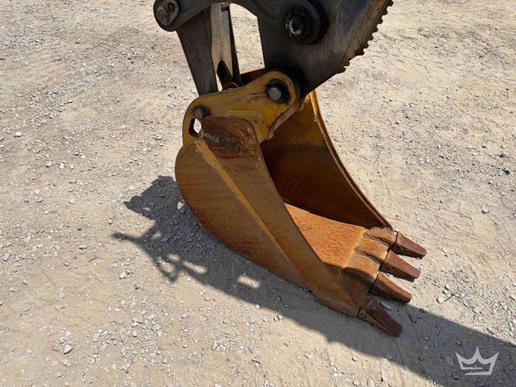 2020-deere-310l-image-35