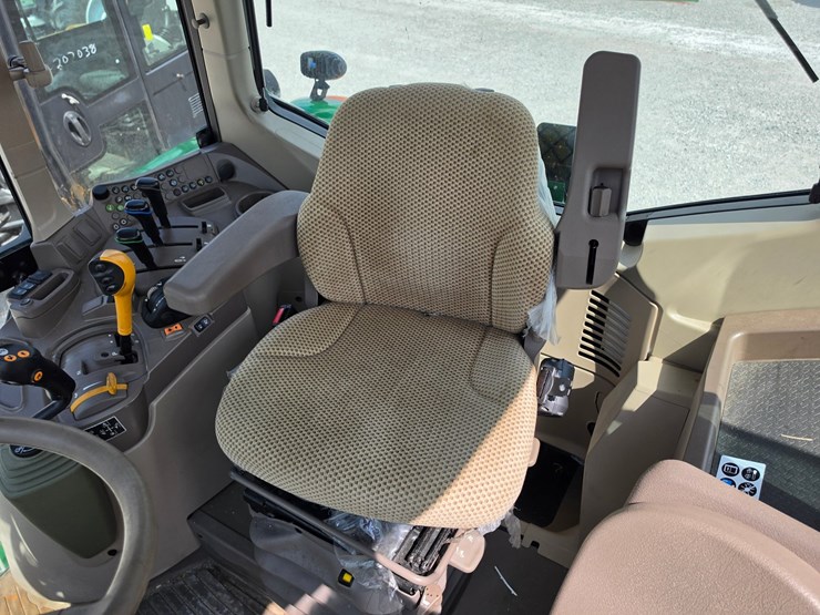 2022-john-deere-6120m-image-7