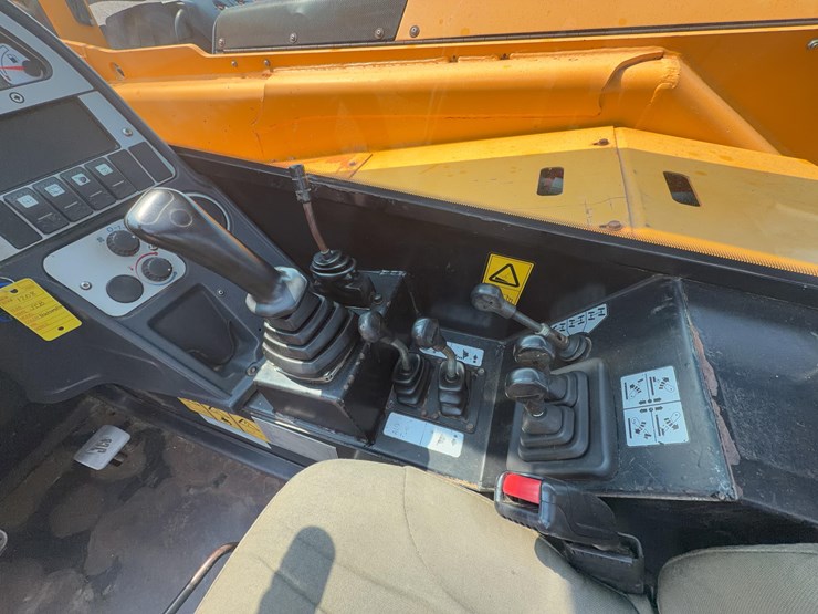 2011-jcb-510-56-image-35