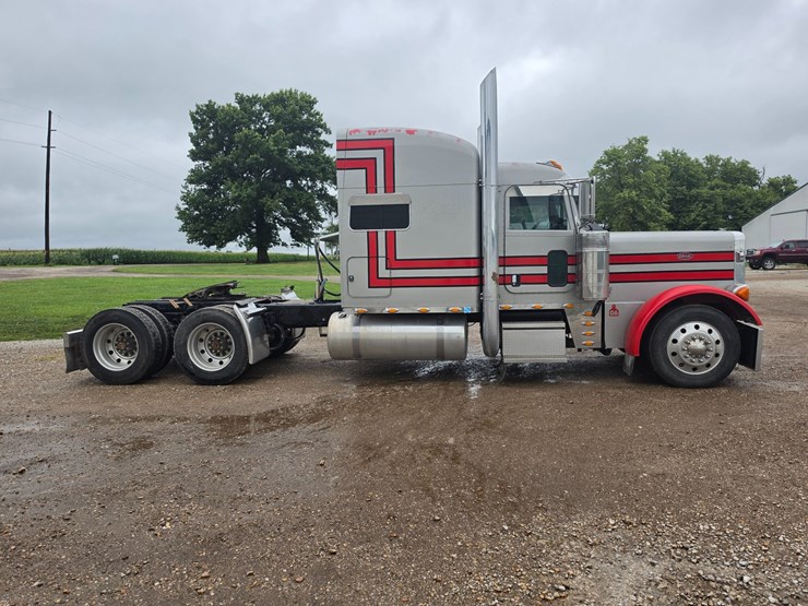 2006-peterbilt-379-image-21