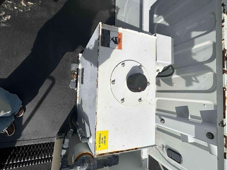 2019-freightliner-m2-106-image-66