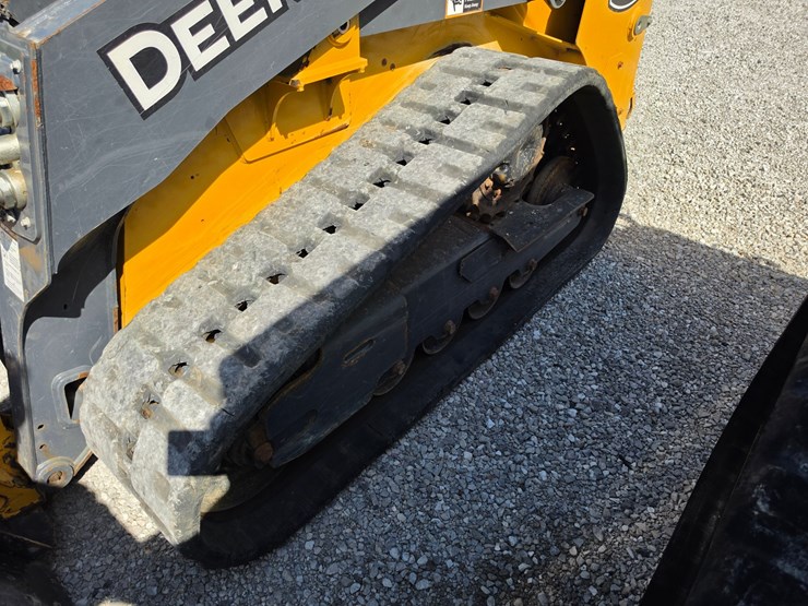 2023-deere-317g-image-14