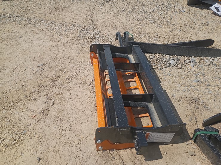 #l76-073-•-landhonor-pallet-forks-skid-steer-attachment-image-4