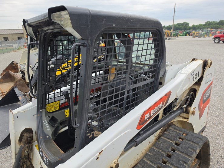 2022-bobcat-t550-image-46