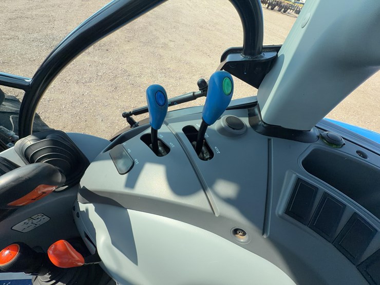 new-holland-t4.75-image-37