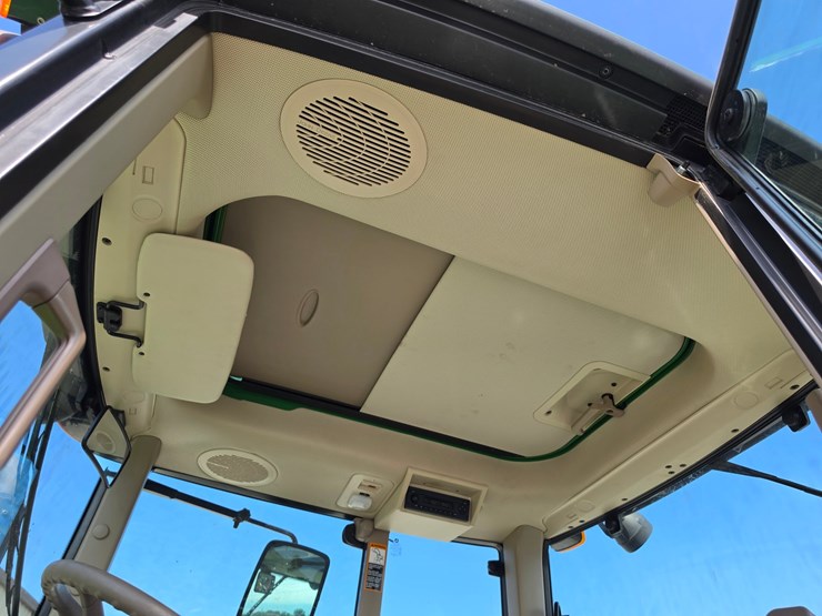 2019-john-deere-6110m-image-5