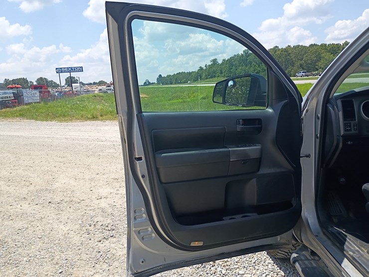 2010-toyota-tundra-image-25