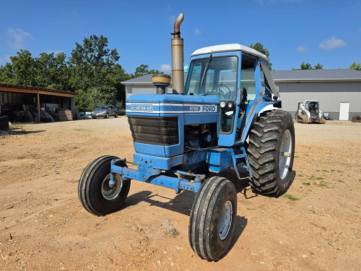 1977-ford-9700-image-1