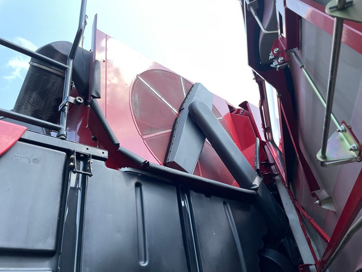 2018-case-ih-7240-image-42