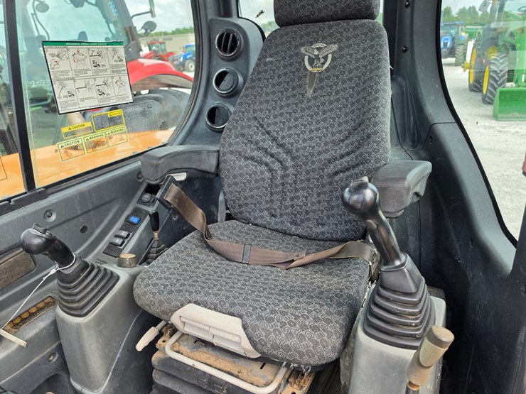 2018-case-cx60c-image-9