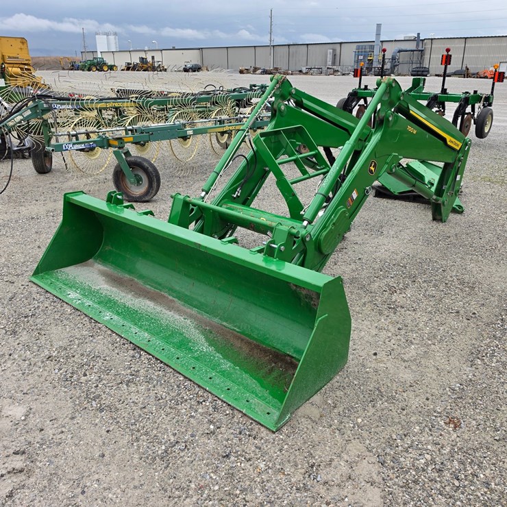 2021 JOHN DEERE 700M