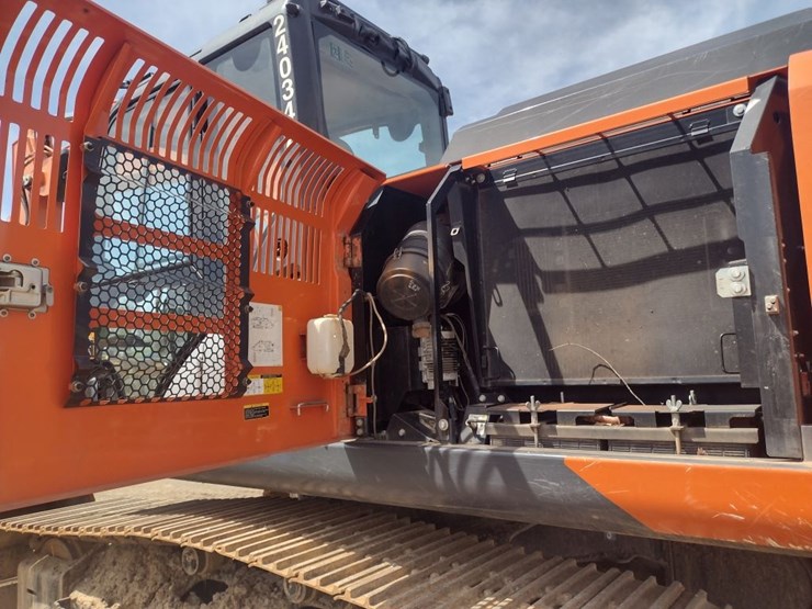 hitachi-zx160-lc-6n-image-19