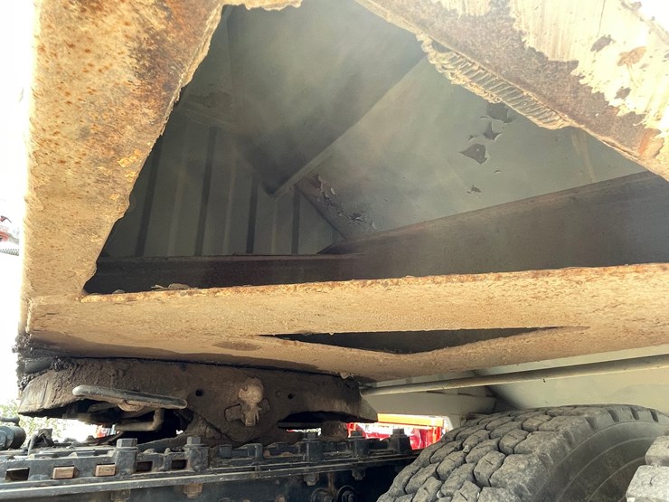 #1260-•-2013-jet-co-tandem-axle-26'-grain-trailer-(has-wi-title)-image-11