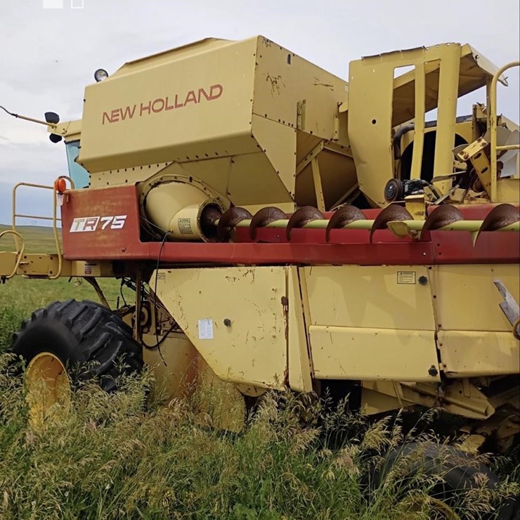NEW HOLLAND TR75