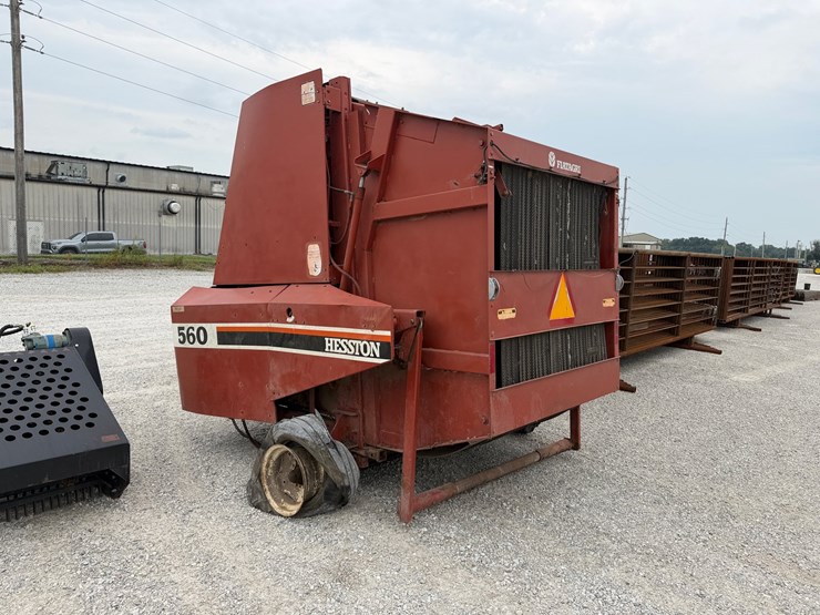 hesston-560-image-7
