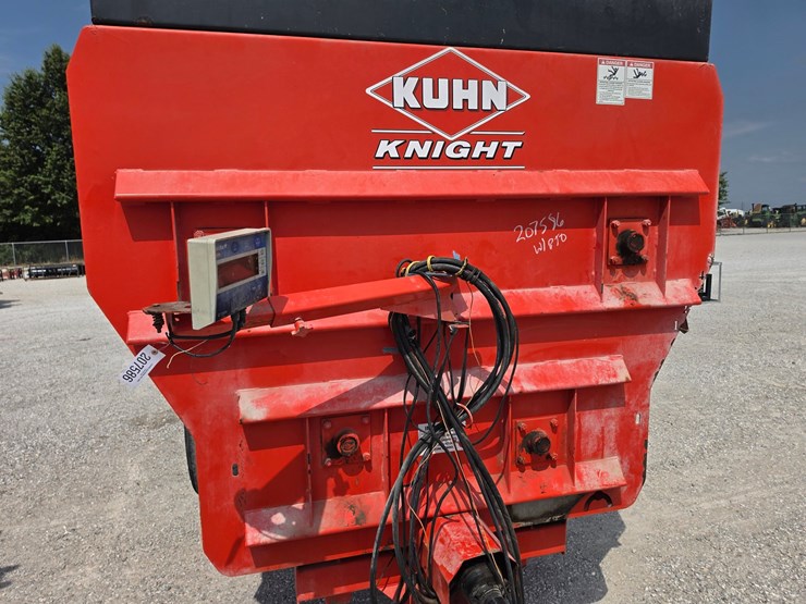 2013-kuhn-knight-4136-image-3