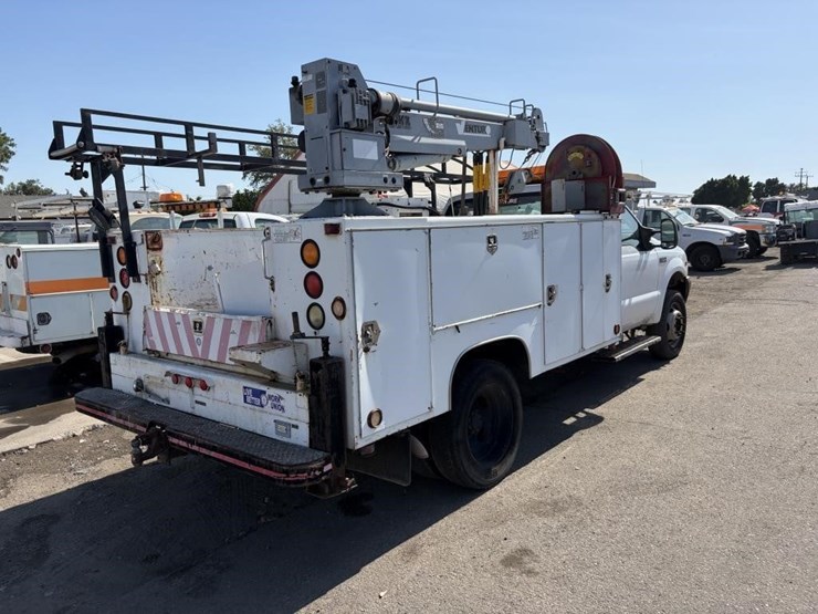 2003-ford-f550-image-3