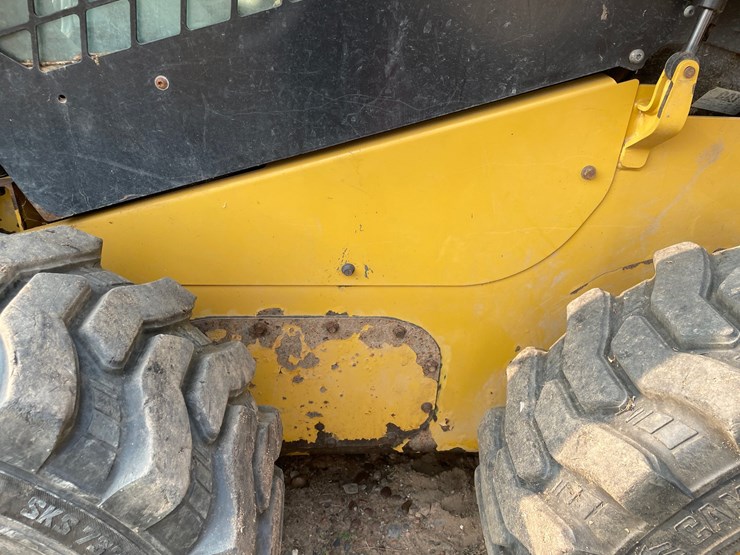 caterpillar-242d-image-52