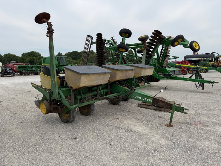 john-deere-7200-image-11