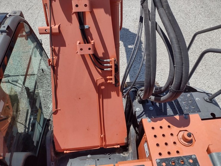 hitachi-zx245us-lc-6n-image-40