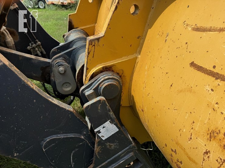2019-deere-524l-image-33