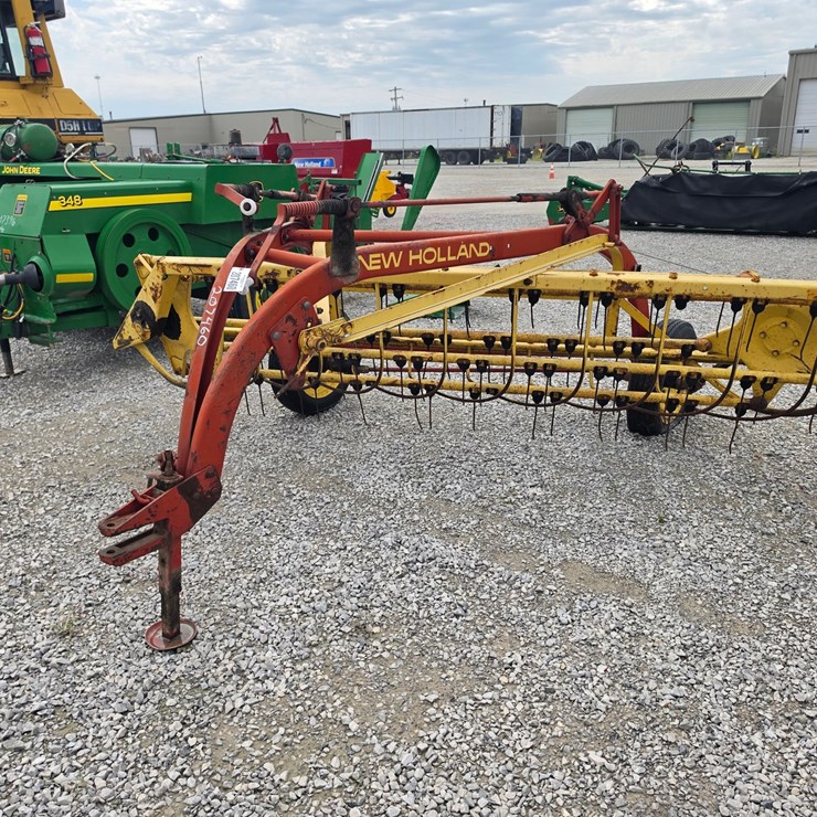NEW HOLLAND 256