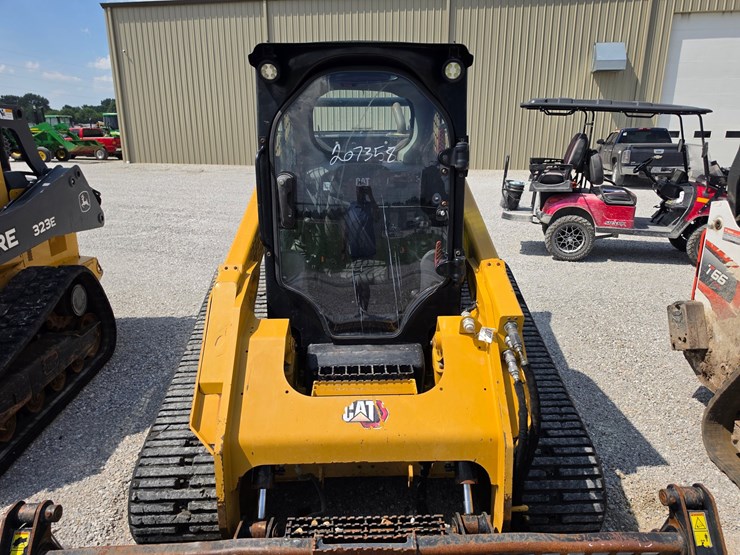 2020-caterpillar-299d3-image-4