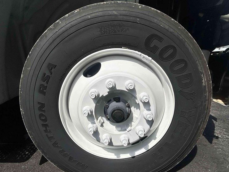 2018-freightliner-m2-106-image-78