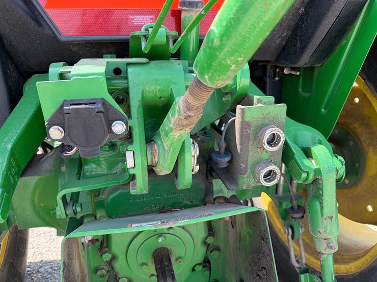 2011-john-deere-5065e-image-8