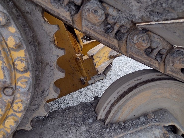 caterpillar-d6n-image-15