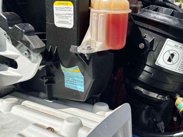 2018-freightliner-m2-106-image-62