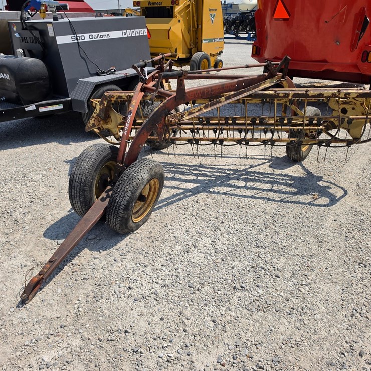 NEW HOLLAND 256