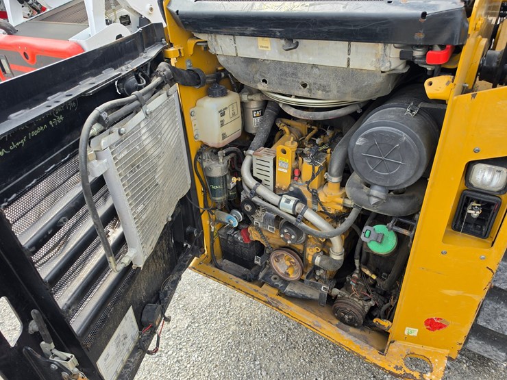 2016-caterpillar-259d-image-18